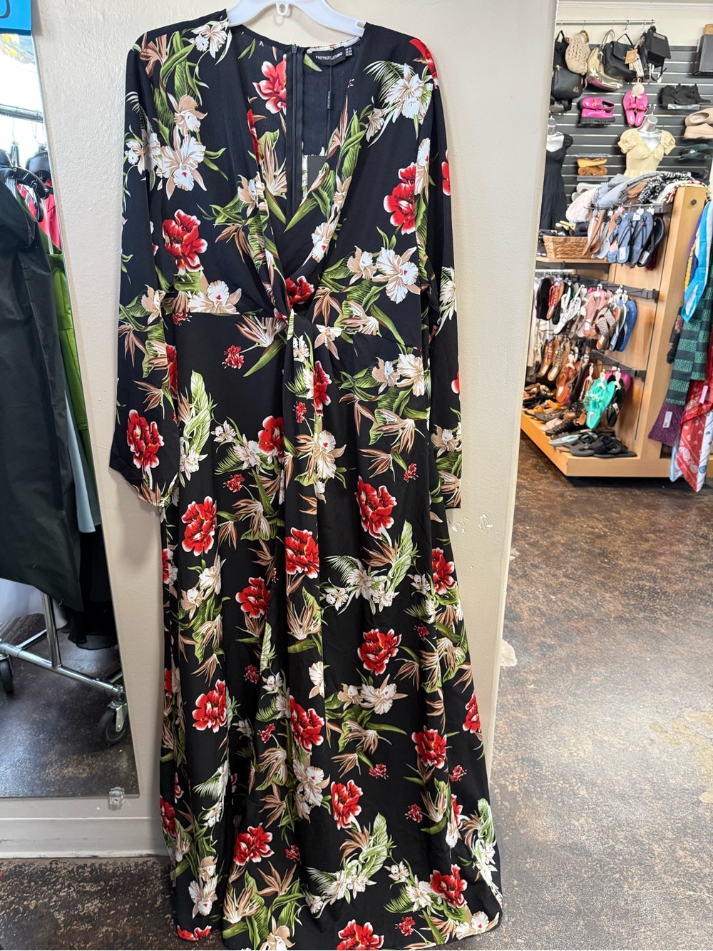 PrettyLittleThing Plus Black Floral Twist Front Maxi Dress Size 1X NWT